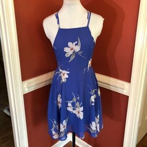 Lulu’s blue floral sun dress